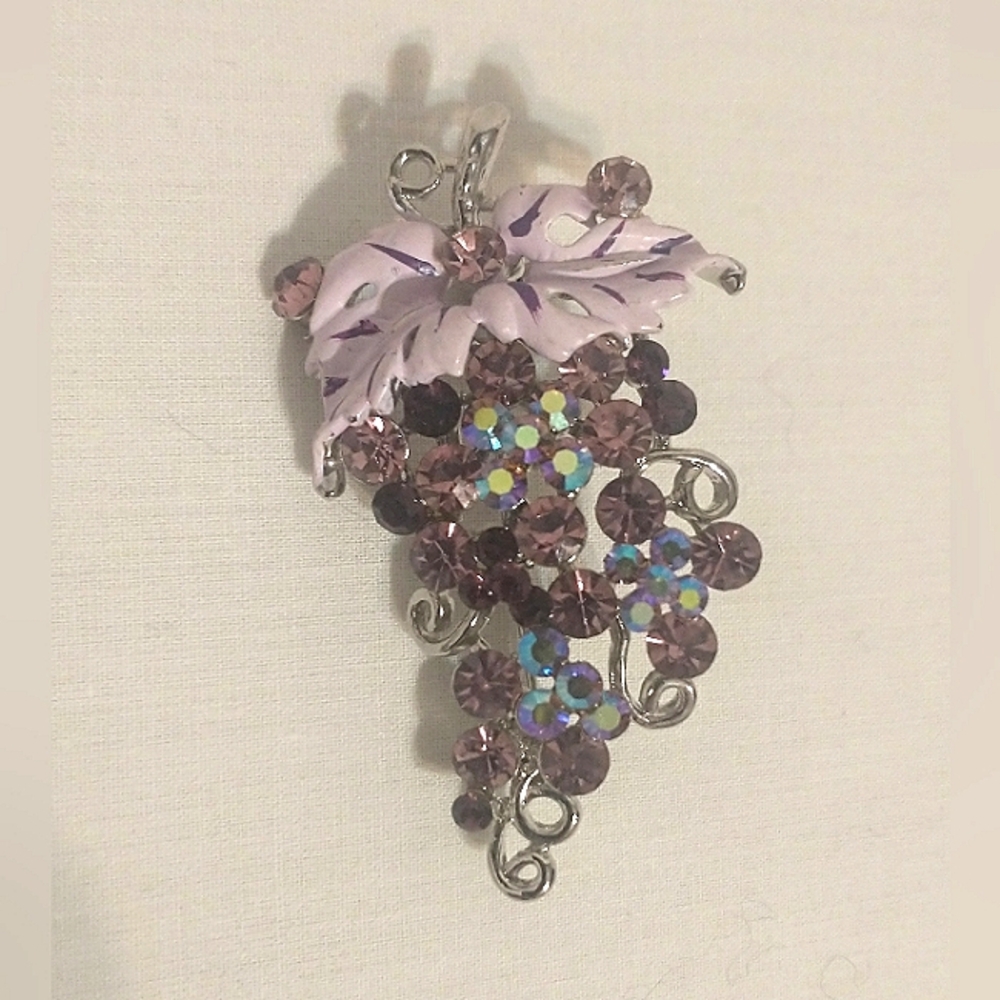 🍇 Cluster of Grapes Vintage Brooch - Semi-Precious Stones, Enamel, Silver